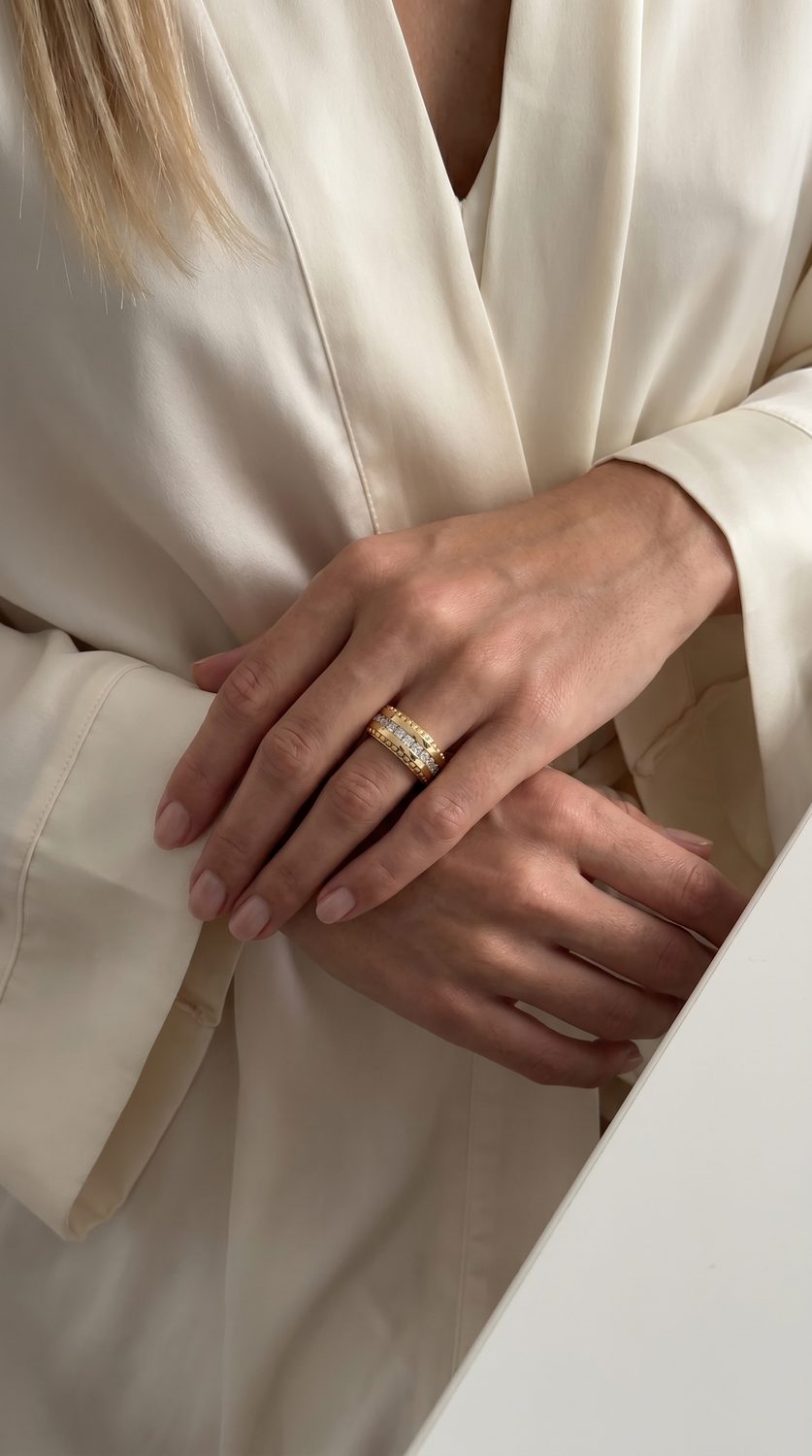 Danhōv rings worn at home